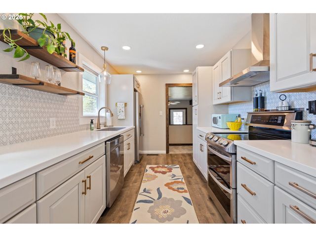 155 GRANDVIEW Ter, Longview, WA 98632