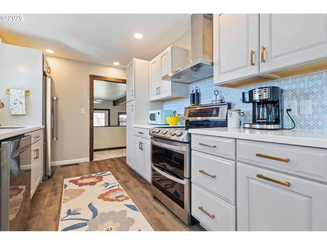155 GRANDVIEW Ter, Longview, WA 98632