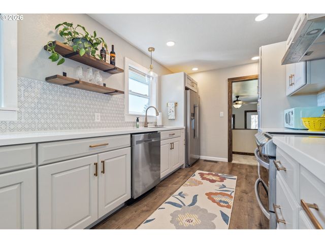 155 GRANDVIEW Ter, Longview, WA 98632