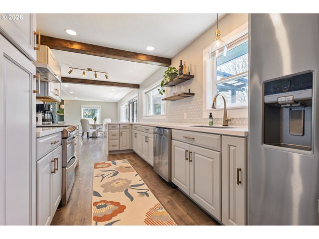 155 GRANDVIEW Ter, Longview, WA 98632