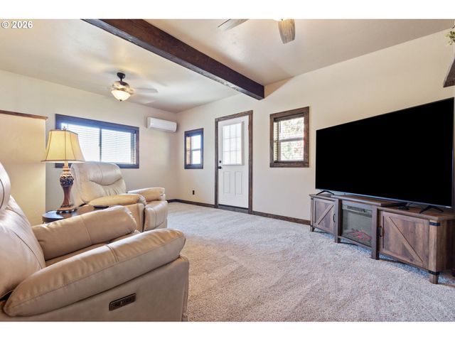 155 GRANDVIEW Ter, Longview, WA 98632