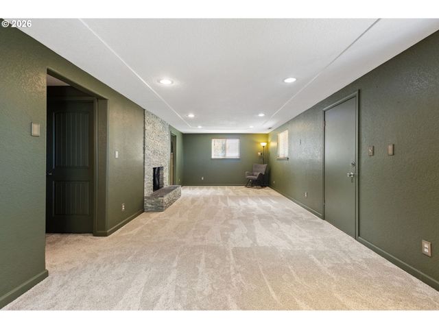 155 GRANDVIEW Ter, Longview, WA 98632