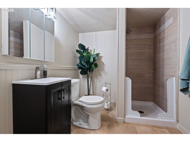 155 GRANDVIEW Ter, Longview, WA 98632