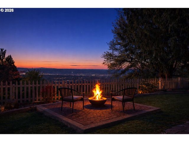 155 GRANDVIEW Ter, Longview, WA 98632
