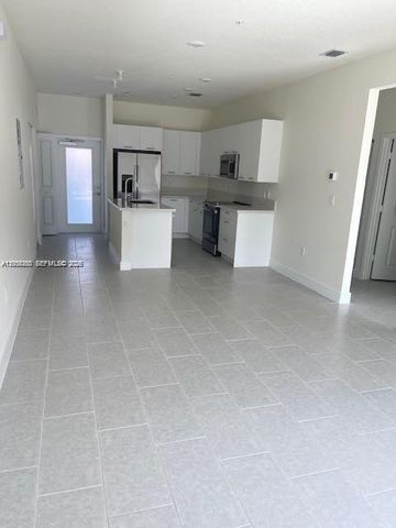 8167 NW 41 St E-111, Doral, FL 33166