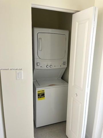 8167 NW 41 St E-111, Doral, FL 33166