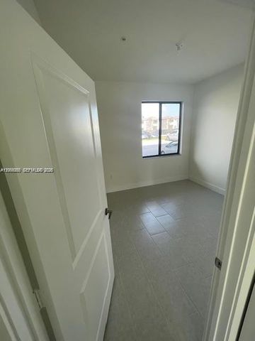 8167 NW 41 St E-111, Doral, FL 33166