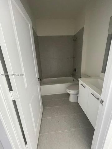 8167 NW 41 St E-111, Doral, FL 33166