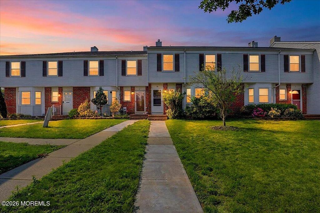 10 Begonia Court, Sayreville, NJ 08872