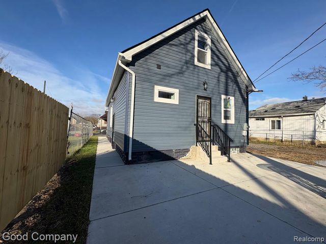 9390 Quincy Street, Detroit, MI 48204