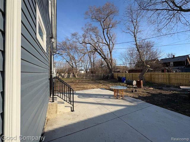 9390 Quincy Street, Detroit, MI 48204