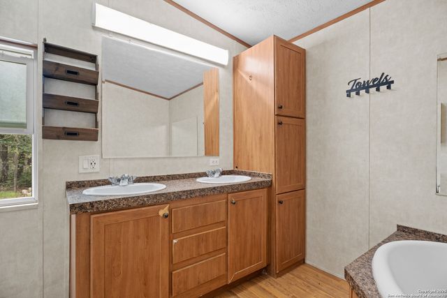 1100 Big Leaf, San Antonio, TX 78264