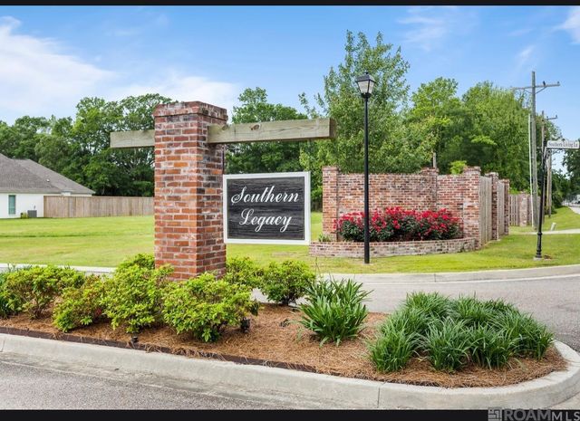 1138 Southern Living Ln, Denham Springs, LA 70726