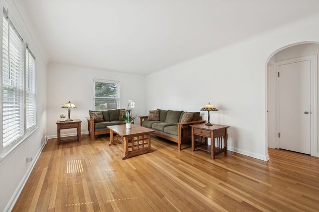 5700 W Cullom Avenue, Chicago, IL 60634