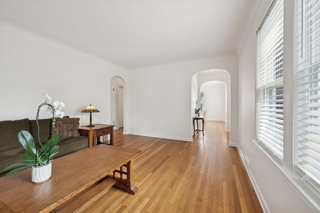 5700 W Cullom Avenue, Chicago, IL 60634