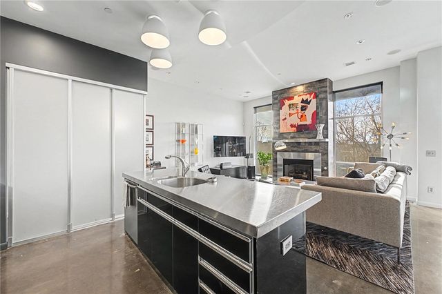 2000 S Promenade Boulevard 305D, Rogers, AR 72758