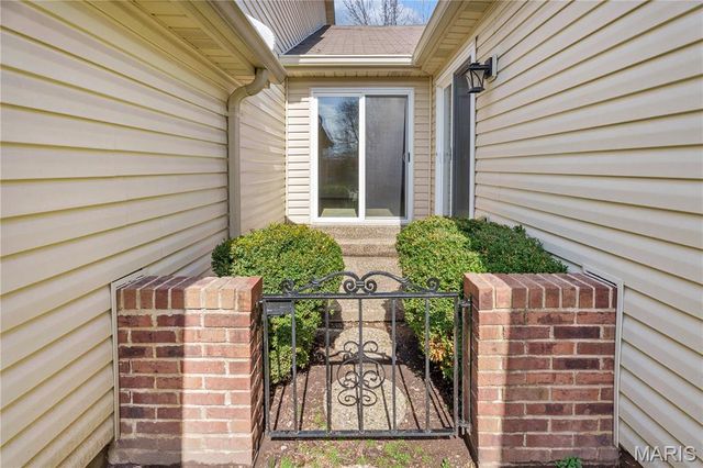 12000 Autumn Lakes Drive, Maryland Heights, MO 63043