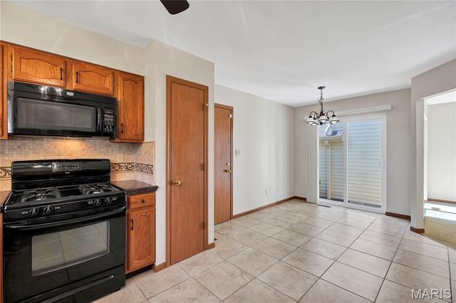 12000 Autumn Lakes Drive, Maryland Heights, MO 63043