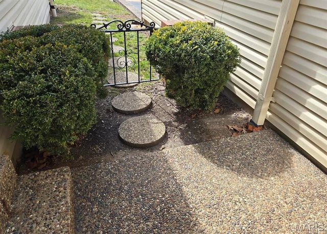 12000 Autumn Lakes Drive, Maryland Heights, MO 63043