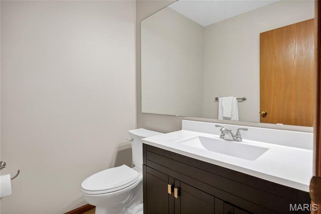 12000 Autumn Lakes Drive, Maryland Heights, MO 63043