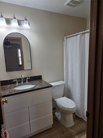 12000 Autumn Lakes Drive, Maryland Heights, MO 63043