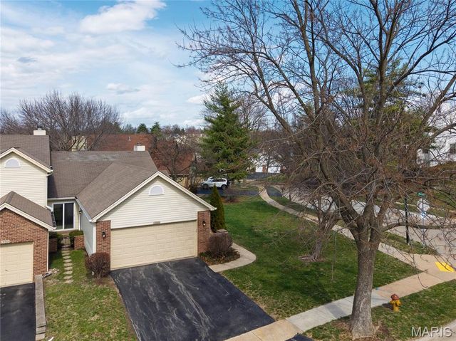12000 Autumn Lakes Drive, Maryland Heights, MO 63043