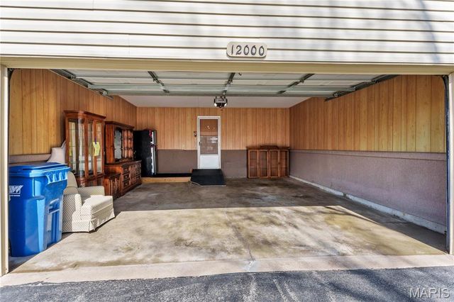 12000 Autumn Lakes Drive, Maryland Heights, MO 63043