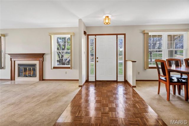 12000 Autumn Lakes Drive, Maryland Heights, MO 63043