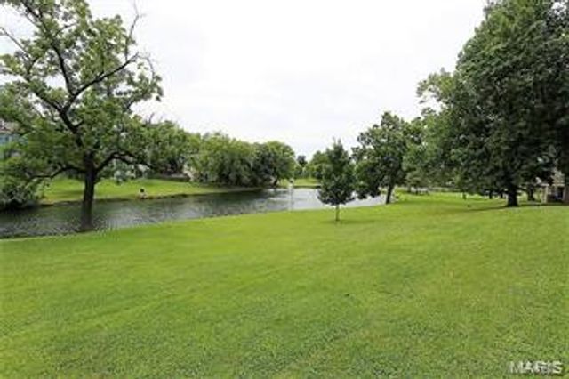 12000 Autumn Lakes Drive, Maryland Heights, MO 63043