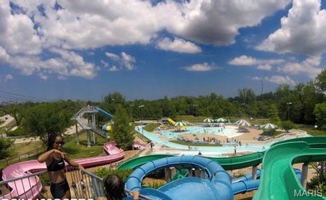 12000 Autumn Lakes Drive, Maryland Heights, MO 63043