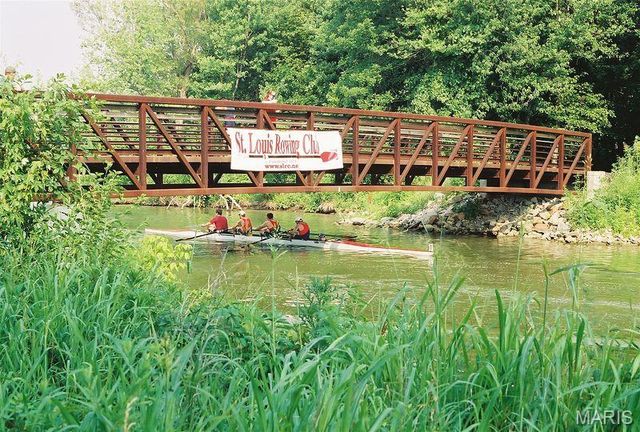 12000 Autumn Lakes Drive, Maryland Heights, MO 63043