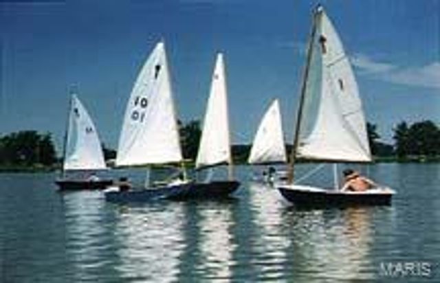 12000 Autumn Lakes Drive, Maryland Heights, MO 63043