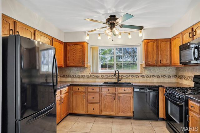 12000 Autumn Lakes Drive, Maryland Heights, MO 63043