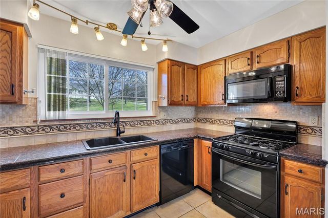 12000 Autumn Lakes Drive, Maryland Heights, MO 63043