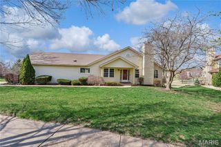 12000 Autumn Lakes Drive, Maryland Heights, MO 63043