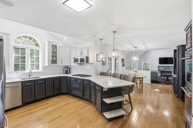 3 Stable Way, Medway, MA 02053