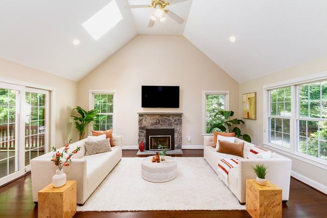 3 Stable Way, Medway, MA 02053