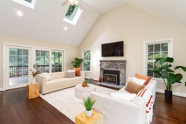 3 Stable Way, Medway, MA 02053