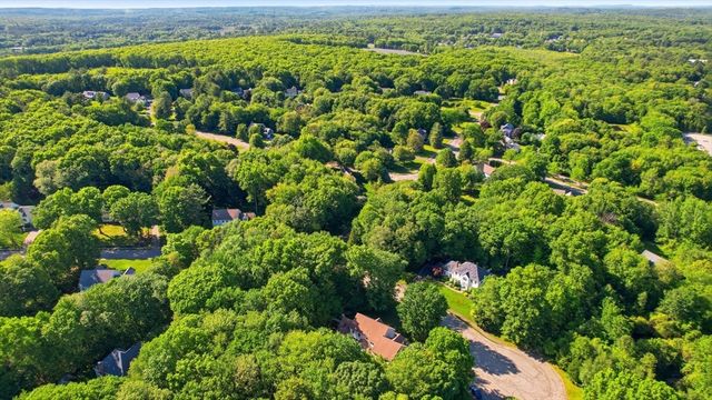 3 Stable Way, Medway, MA 02053