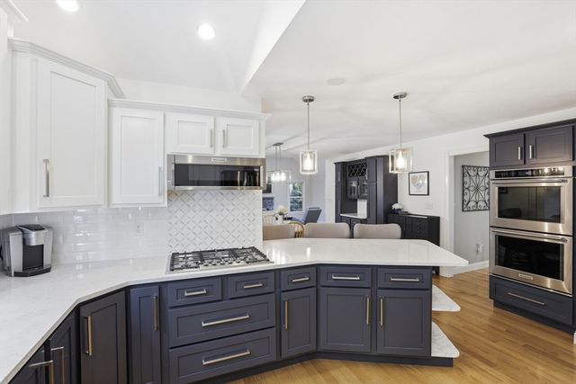 3 Stable Way, Medway, MA 02053