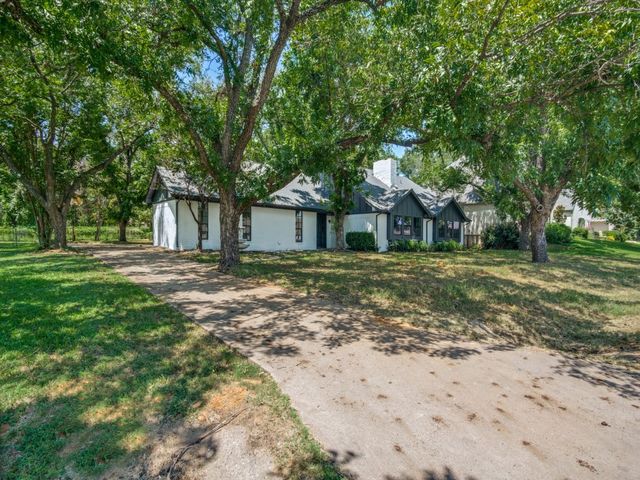 9523 Bellechase Road, Granbury, TX 76049