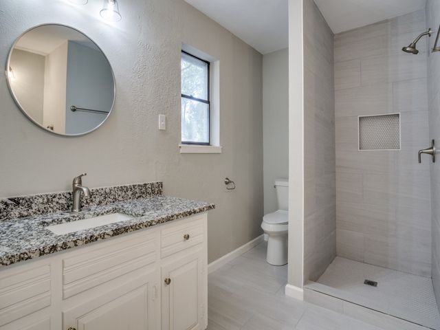 9523 Bellechase Road, Granbury, TX 76049