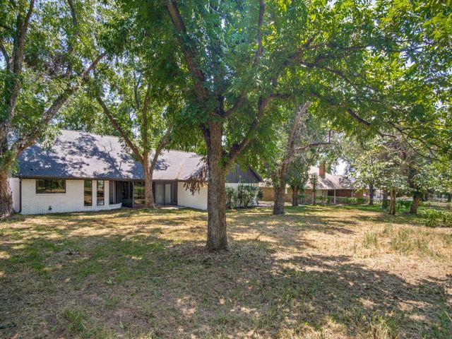 9523 Bellechase Road, Granbury, TX 76049