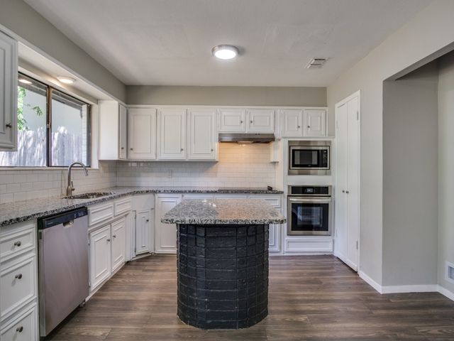 9523 Bellechase Road, Granbury, TX 76049