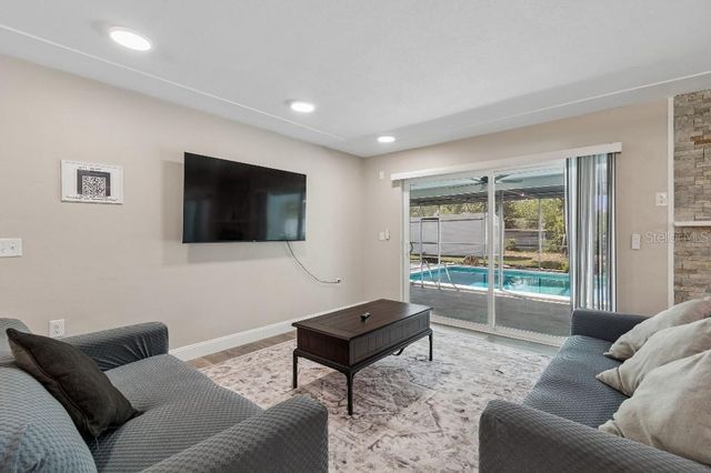 615 ROYAL CREST DRIVE, Brandon, FL 33511