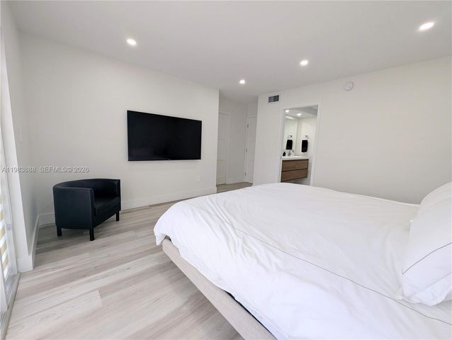 3789 NE 167th St 42, North Miami Beach, FL 33160