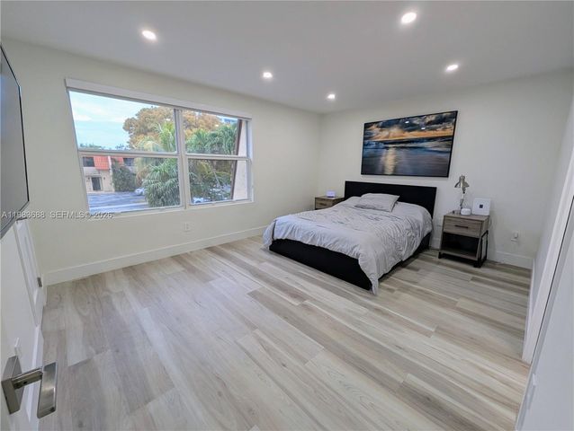 3789 NE 167th St 42, North Miami Beach, FL 33160