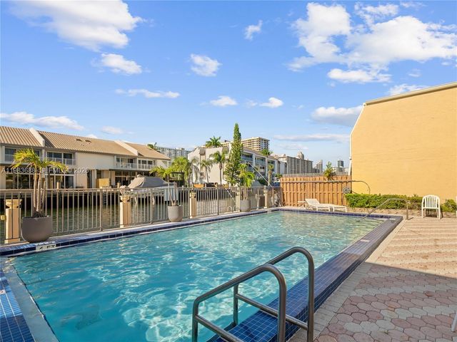 3789 NE 167th St 42, North Miami Beach, FL 33160