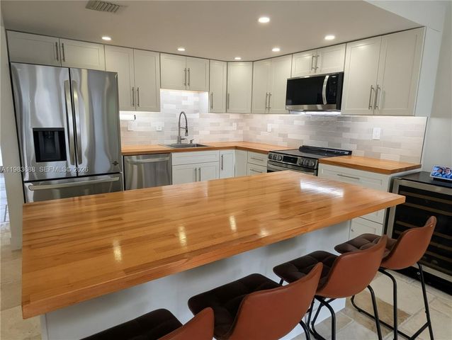 3789 NE 167th St 42, North Miami Beach, FL 33160