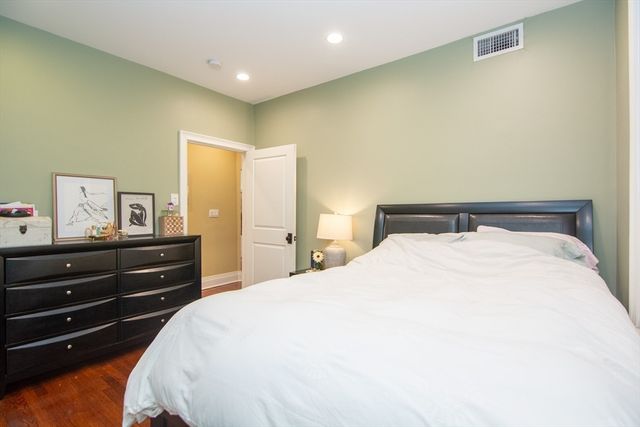 214 South St 1, Boston, MA 02130